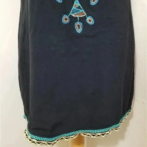 {Forever 21} Embroidered Tunic Blouse - Picture 6 of 10